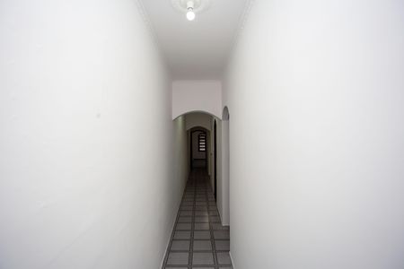 Casa à venda com 320m², 3 quartos e 2 vagasCorredor