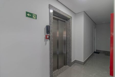 Apartamento à venda com 62m², 2 quartos e 2 vagas Apartamento à venda com 62m², 2 quartos e 2 vagasÁrea comum - Elevador