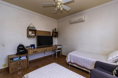 Casa à venda com 680m², 4 quartos e 6 vagasQuarto 2