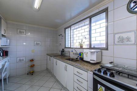Casa à venda com 680m², 4 quartos e 6 vagasCozinha