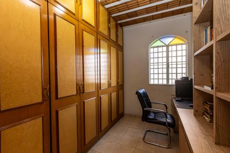 Casa à venda com 680m², 4 quartos e 6 vagasQuarto 5