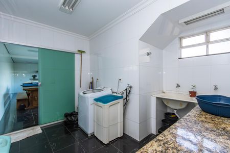 Casa à venda com 680m², 4 quartos e 6 vagasLavanderia