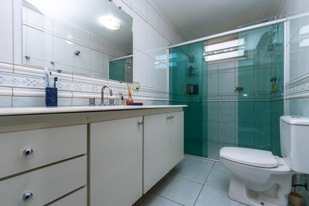 Casa à venda com 680m², 4 quartos e 6 vagasBanheiro Social 1