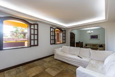 Casa à venda com 680m², 4 quartos e 6 vagasSala 1