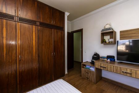 Casa à venda com 680m², 4 quartos e 6 vagasQuarto 2