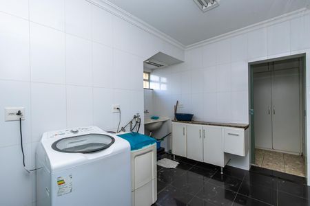 Casa à venda com 680m², 4 quartos e 6 vagasLavanderia