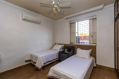 Casa à venda com 680m², 4 quartos e 6 vagasQuarto 2