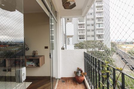 Apartamento à venda com 64m², 2 quartos e 1 vaga Apartamento à venda com 64m², 2 quartos e 1 vagaVaranda