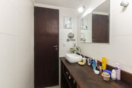 Apartamento à venda com 64m², 2 quartos e 1 vaga Apartamento à venda com 64m², 2 quartos e 1 vagaBanheiro Social