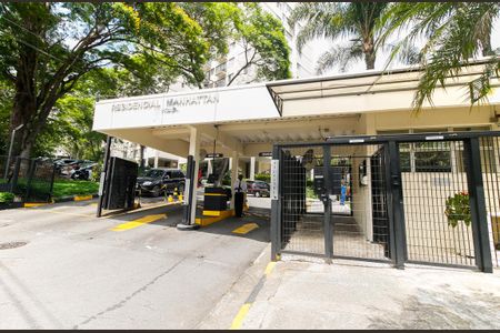 Apartamento à venda com 75m², 2 quartos e 1 vaga Apartamento à venda com 75m², 2 quartos e 1 vagaFachada e portaria