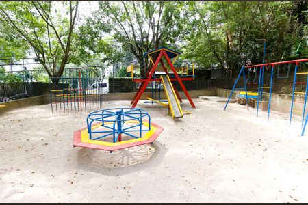 Apartamento à venda com 75m², 2 quartos e 1 vaga Apartamento à venda com 75m², 2 quartos e 1 vagaÁrea comum - Playground