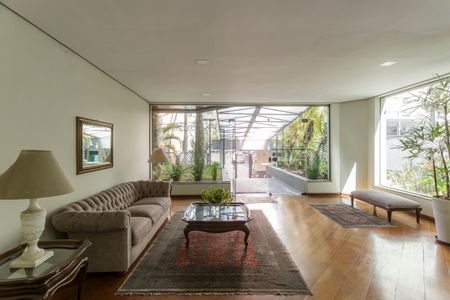 Apartamento para alugar com 127m², 3 quartos e 2 vagas Apartamento para alugar com 127m², 3 quartos e 2 vagasHall social