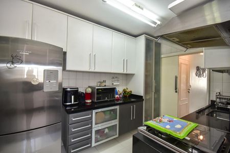 Apartamento à venda com 127m², 4 quartos e 2 vagasCozinha