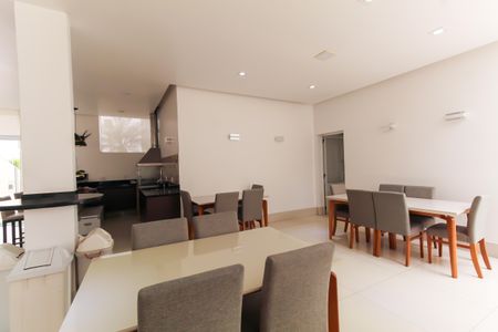 Apartamento à venda com 224m², 3 quartos e 4 vagas Apartamento à venda com 224m², 3 quartos e 4 vagasÁrea comum - Salão de festas