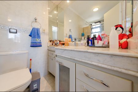 Apartamento à venda com 129m², 4 quartos e 2 vagas Apartamento à venda com 129m², 4 quartos e 2 vagasBanheiro suíte