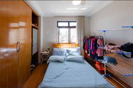 Apartamento à venda com 129m², 4 quartos e 2 vagas Apartamento à venda com 129m², 4 quartos e 2 vagasSuíte