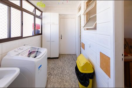 Apartamento à venda com 129m², 4 quartos e 2 vagas Apartamento à venda com 129m², 4 quartos e 2 vagasÁrea de serviço