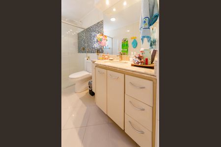 Apartamento à venda com 129m², 4 quartos e 2 vagas Apartamento à venda com 129m², 4 quartos e 2 vagasBanheiro social