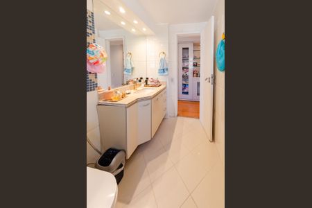 Apartamento à venda com 129m², 4 quartos e 2 vagas Apartamento à venda com 129m², 4 quartos e 2 vagasBanheiro social