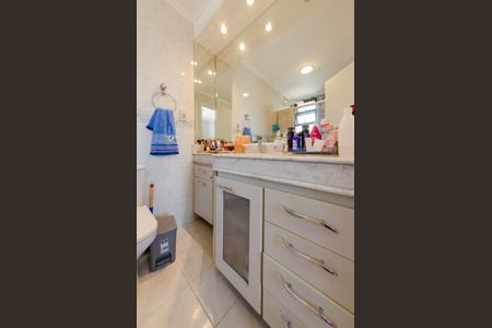 Apartamento à venda com 129m², 4 quartos e 2 vagas Apartamento à venda com 129m², 4 quartos e 2 vagasBanheiro suíte