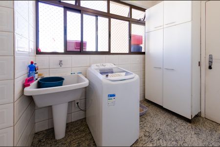 Apartamento à venda com 129m², 4 quartos e 2 vagas Apartamento à venda com 129m², 4 quartos e 2 vagasÁrea de serviço