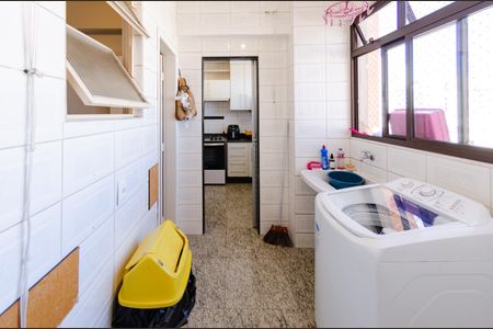 Apartamento à venda com 129m², 4 quartos e 2 vagas Apartamento à venda com 129m², 4 quartos e 2 vagasÁrea de serviço