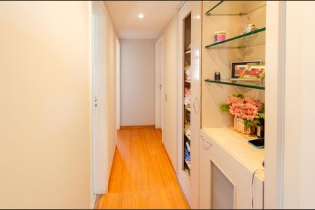 Apartamento à venda com 129m², 4 quartos e 2 vagas Apartamento à venda com 129m², 4 quartos e 2 vagasCorredor