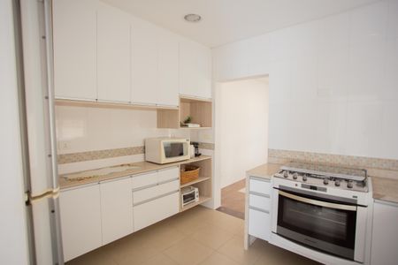 Casa à venda com 220m², 4 quartos e 2 vagas Casa à venda com 220m², 4 quartos e 2 vagasCozinha