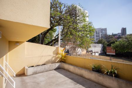 Casa à venda com 220m², 4 quartos e 2 vagas Casa à venda com 220m², 4 quartos e 2 vagasVaranda