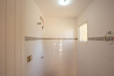 Casa à venda com 220m², 4 quartos e 2 vagas Casa à venda com 220m², 4 quartos e 2 vagasBanheiro Externo