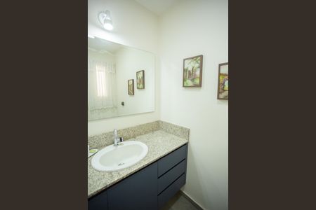 Casa à venda com 220m², 4 quartos e 2 vagas Casa à venda com 220m², 4 quartos e 2 vagasLavabo