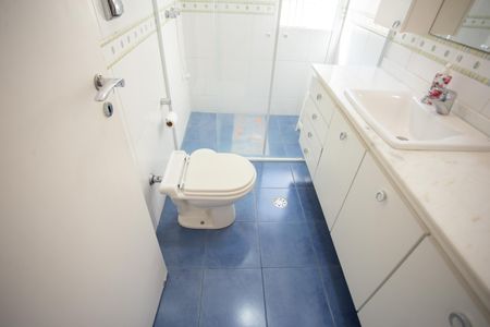 Casa à venda com 220m², 4 quartos e 2 vagas Casa à venda com 220m², 4 quartos e 2 vagasBanheiro