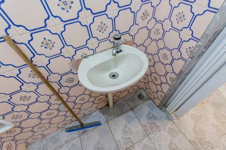 Casa à venda com 150m², 2 quartos e 2 vagas Casa à venda com 150m², 2 quartos e 2 vagasBanheiro de Serviço