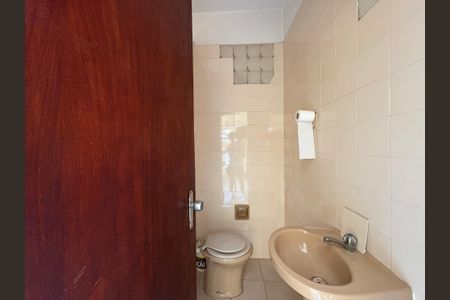 Casa à venda com 378m², 3 quartos e 11 vagas Casa à venda com 378m², 3 quartos e 11 vagasBanheiro de Serviço