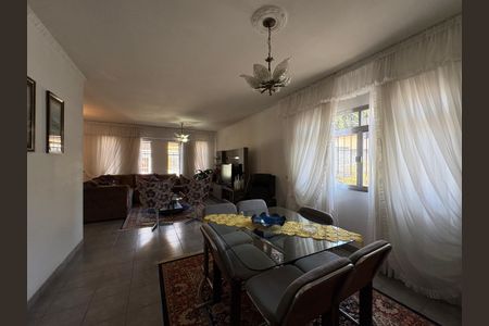 Casa à venda com 378m², 3 quartos e 11 vagas Casa à venda com 378m², 3 quartos e 11 vagasSala