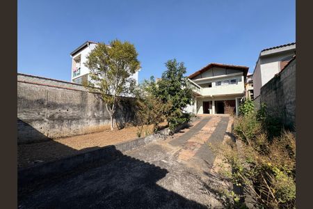 Casa à venda com 378m², 3 quartos e 11 vagas Casa à venda com 378m², 3 quartos e 11 vagasQuintal
