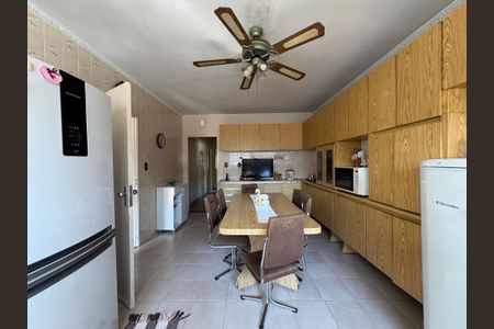 Casa à venda com 378m², 3 quartos e 11 vagas Casa à venda com 378m², 3 quartos e 11 vagasCozinha