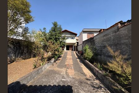 Casa à venda com 378m², 3 quartos e 11 vagas Casa à venda com 378m², 3 quartos e 11 vagasQuintal