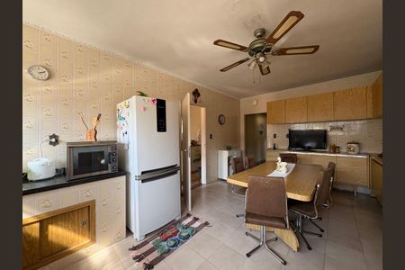 Casa à venda com 378m², 3 quartos e 11 vagas Casa à venda com 378m², 3 quartos e 11 vagasCozinha