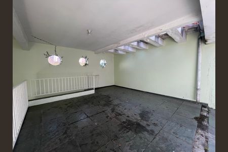 Casa à venda com 300m², 6 quartos e 4 vagas Casa à venda com 300m², 6 quartos e 4 vagasGaragem