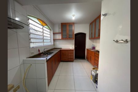Casa à venda com 300m², 6 quartos e 4 vagas Casa à venda com 300m², 6 quartos e 4 vagasCozinha