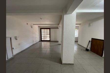 Casa à venda com 300m², 6 quartos e 4 vagas Casa à venda com 300m², 6 quartos e 4 vagasÁrea comum