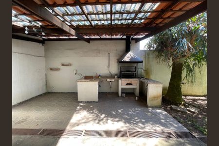 Casa à venda com 300m², 6 quartos e 4 vagas Casa à venda com 300m², 6 quartos e 4 vagasChurrasqueira
