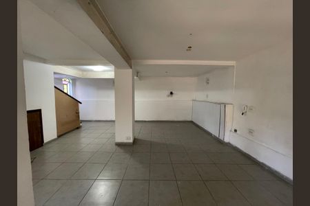 Casa à venda com 300m², 6 quartos e 4 vagas Casa à venda com 300m², 6 quartos e 4 vagasÁrea comum
