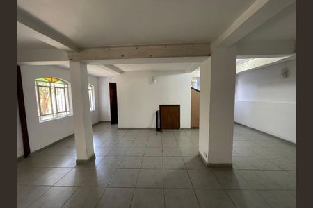 Casa à venda com 300m², 6 quartos e 4 vagas Casa à venda com 300m², 6 quartos e 4 vagasÁrea comum