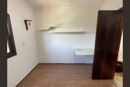 Casa à venda com 300m², 6 quartos e 4 vagas Casa à venda com 300m², 6 quartos e 4 vagasQuarto 5