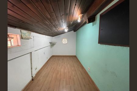 Casa à venda com 300m², 6 quartos e 4 vagas Casa à venda com 300m², 6 quartos e 4 vagasQuarto 3