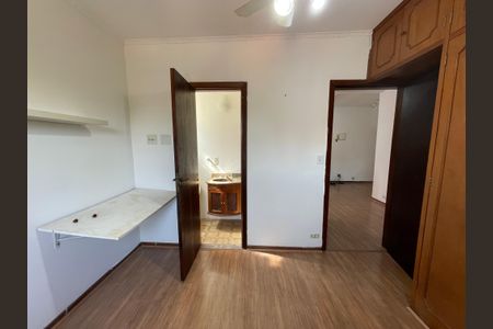 Casa à venda com 300m², 6 quartos e 4 vagas Casa à venda com 300m², 6 quartos e 4 vagasQuarto 5