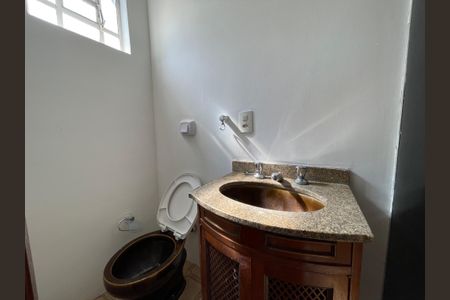 Casa à venda com 300m², 6 quartos e 4 vagas Casa à venda com 300m², 6 quartos e 4 vagasÁrea comum