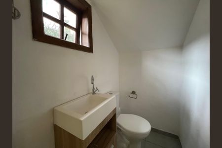 Casa à venda com 300m², 6 quartos e 4 vagas Casa à venda com 300m², 6 quartos e 4 vagasBanheiro 4